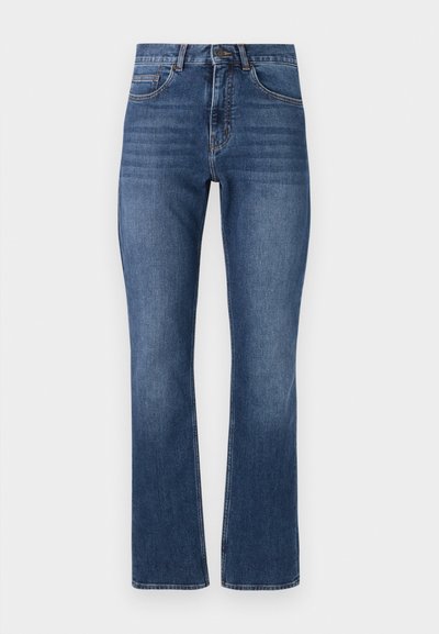 Zili denima džinsi ar taisnu kāju griezumu, kas apveltīti ar standarta kabatām un šūtu jostasvietu, ar vidēju mazgāšanu un smalku izsistas efektu.