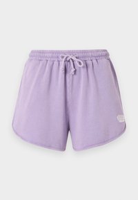 Απαλά λιλά σορτς από περκάλι με ελαστική μέση και κορδόνι, στρογγυλεμένο τελείωμα και μικρό λευκό λογότυπο στο κάτω δεξί μέρος.