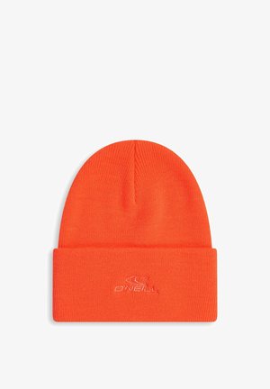 Hellorange gestrickte Mütze mit umgeschlagenem Bündchen und in passender Farbe gesticktem O’Neill-Logo vorne in der Mitte.