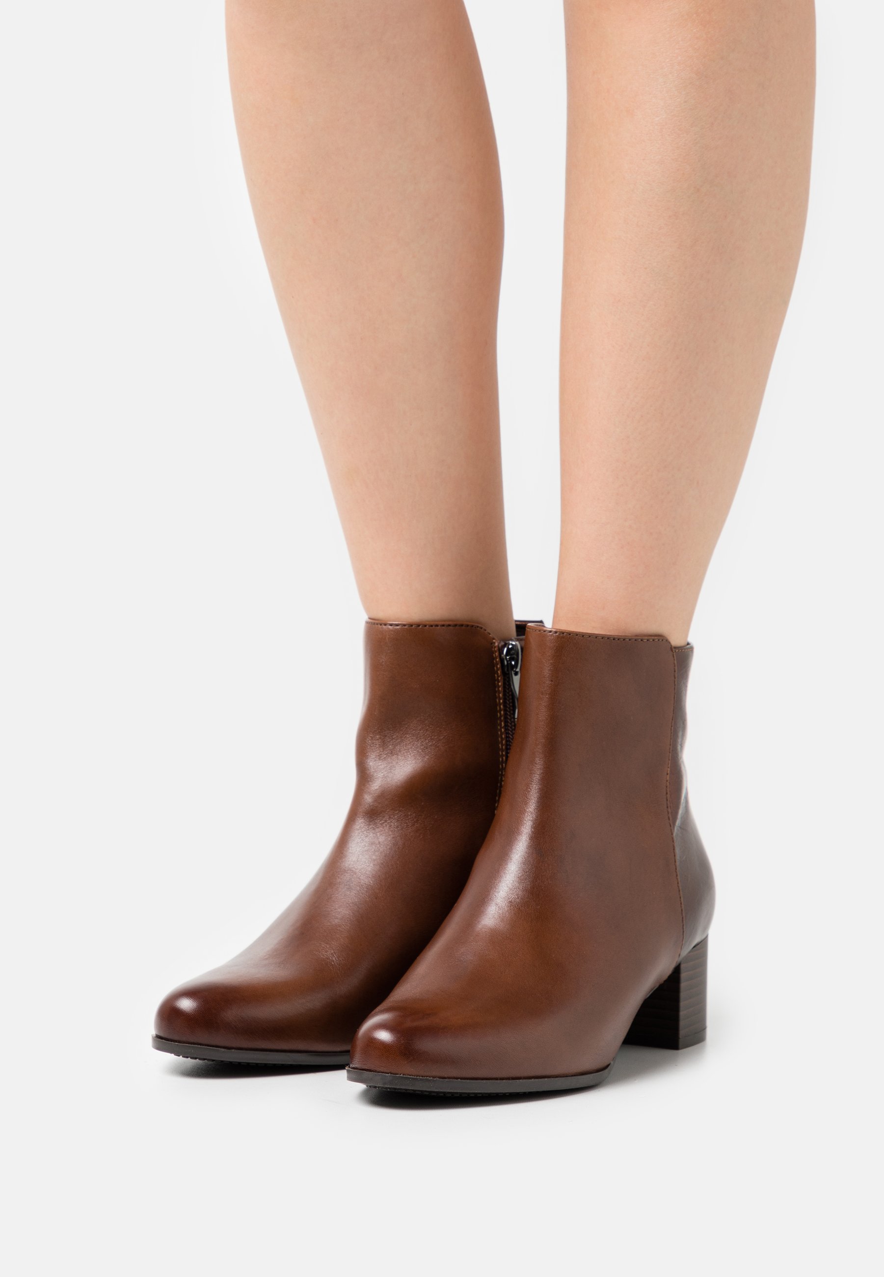 Caprice Korte laarzen - cognac/Cognac - Zalando.nl