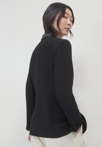 Thumbnail Image 3