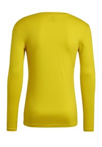 Gul långärmad åtsittande skjorta sedd från baksidan med rund halsringning och subtil ribbad textur.