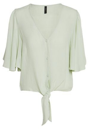 Lichtgroene blouse met V-hals, korte rimpelende mouwen, knopen aan de voorkant en een geknoopt detail aan de zoom.
