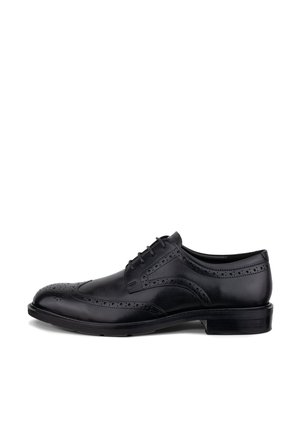 Zwarte leren nette schoen met brogue-details, gesloten vetersluiting en een lage hak, in profiel weergegeven op een effen witte achtergrond.