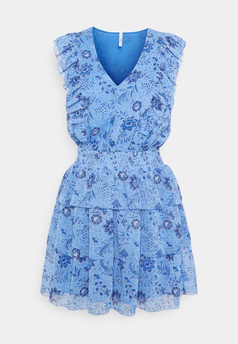 Robe sans manches bleu clair avec col en V, épaules volantées, taille élastique et motif floral bleu foncé sur une jupe à volants superposés.