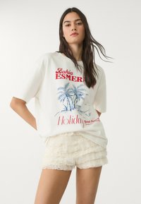 Stradivarius Shorts - white