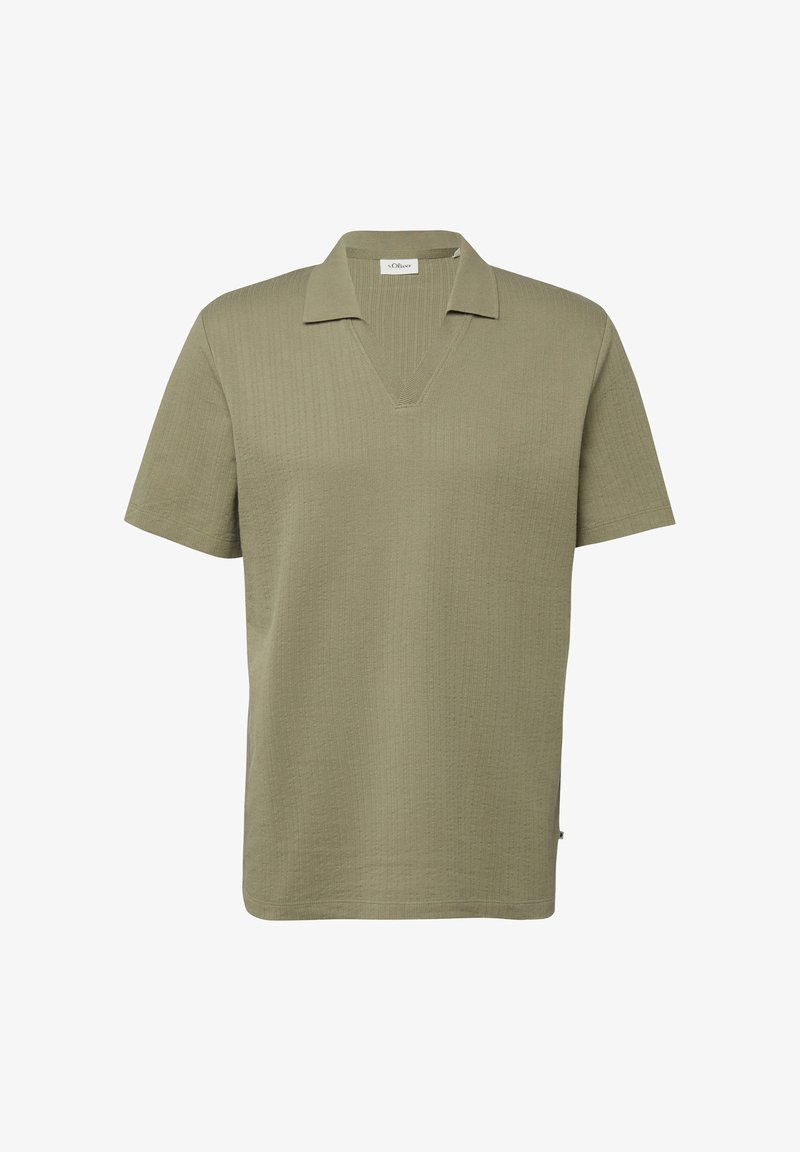 Polo en maille vert olive à manches courtes avec un motif texturé et un col en V, présenté sur fond blanc.