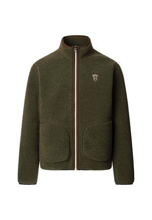 Grüne Fleecejacke mit hohem Kragen, Reißverschluss vorne, braunen Akzenten und zwei großen Fronttaschen. Mit einem Logo auf der linken Brust.
