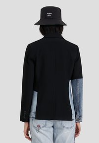 Desigual SLIM HYBRID BIMATERIAL - Bleiseri - black