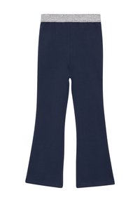 Pantaloni a campana blu navy con un elastico in vita accentato da dettagli argentati. Realizzati in tessuto morbido e liscio, presentano un design semplice senza patterns.