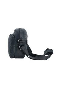 Schwarze Ledertasche mit rechteckiger Form, zwei Reißverschlussfächern und einem verstellbaren Stoffgurt. Glatte Textur und minimalistisches Design.