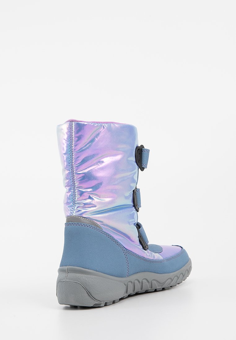 Blaue Knöchelstiefel mit schimmerndem, irisierendem Obermaterial, strukturiertem Stoff und grauer Gummisohle. Verfügt über drei verstellbare Riemen für einen sicheren Sitz.