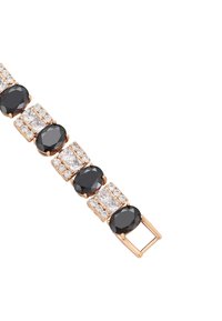 Bracciale in tono oro caratterizzato da pietre ovali nere e pietre trasparenti a taglio quadrato alternate, con una finitura liscia e un design di chiusura sicuro.