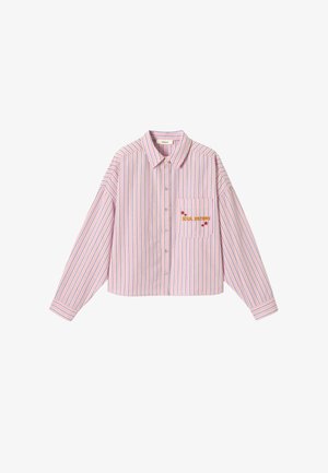 Chemise rose à manches longues avec boutons, rayures verticales, poche poitrine brodée de "SOUL SISTERS" et trois étoiles rouges.