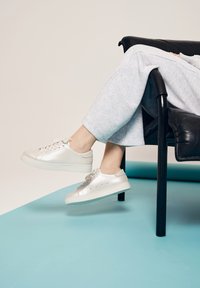 RYŁKO - Sneakersy niskie