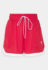 Pantalones cortos deportivos rojos con cintura elástica, cordón blanco, tejido de malla y un borde blanco en el dobladillo. Presenta un pequeño detalle de logo.