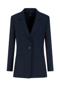 Blazer blu navy con rever a punta, chiusura a un bottone e due tasche laterali. Vestibilità su misura con texture liscia e linee pulite.