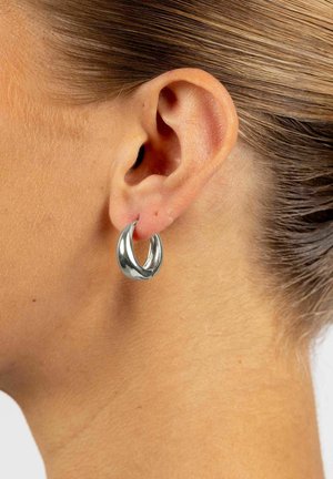 SNÖ of Sweden, UNION HONEY DROP RING EAR 20MM - Earrings - plain s