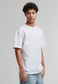 Urban Classics LOOSE TEE - Pamata T-krekls - white