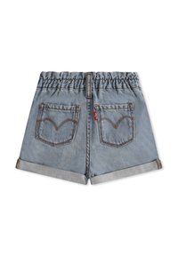 Shorts in denim azzurro chiaro con una vita arricciata, orli risvoltati e due tasche posteriori caratterizzate da un design di cucitura distintivo.