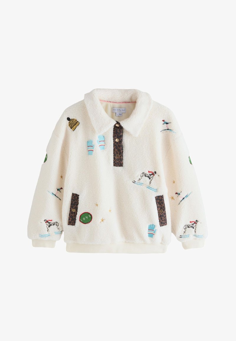 Cremefarbener Fleece-Pullover mit Knöpfen und Aufnähern im Leopardenmuster, versehen mit Motiven von Ski-hundern, Handschuhen, Mützen, Vögeln und Aufnähern mit dem Schriftzug "LOVE".