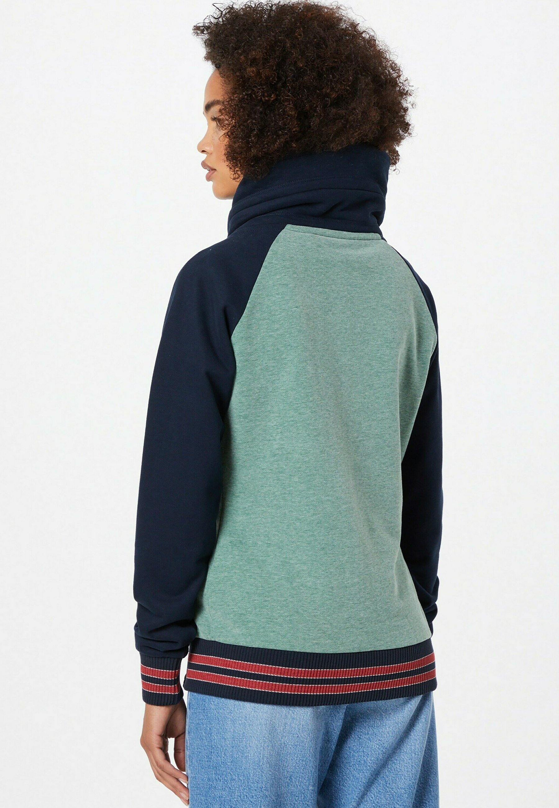 adidas originals winter sherpa gilet