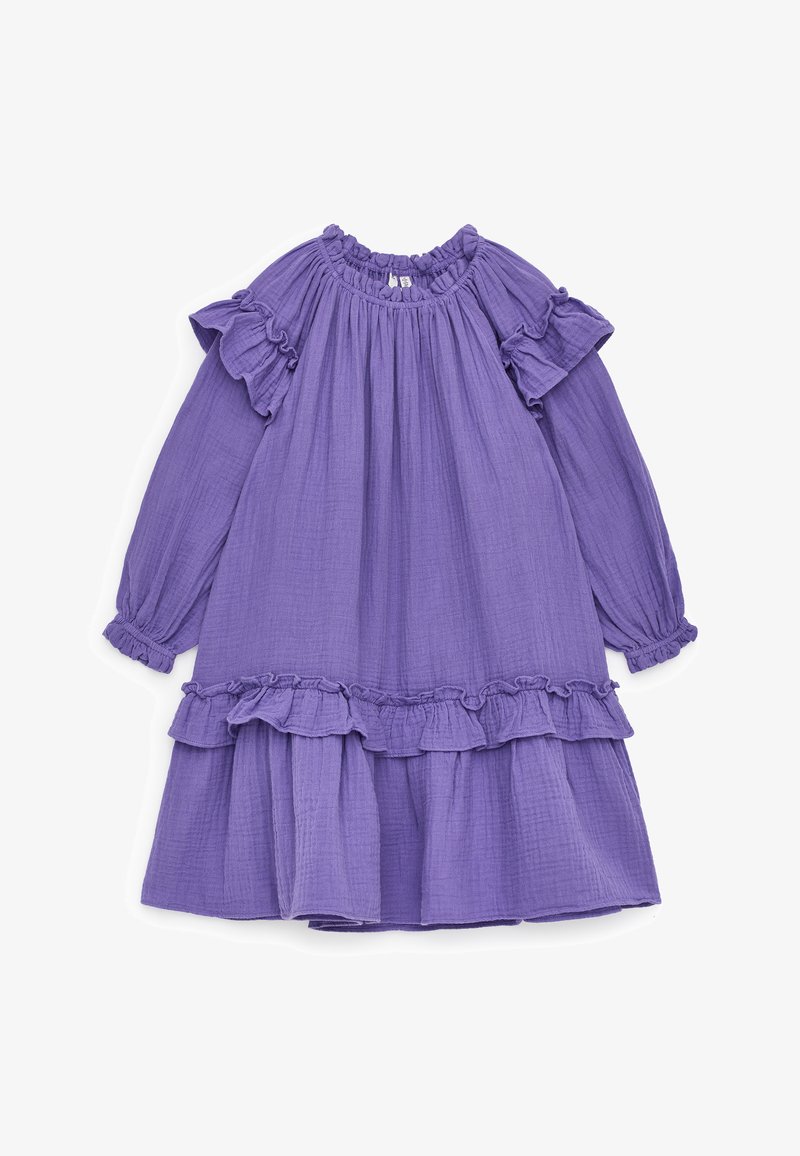 Robe en coton violet à manches longues avec un col à volants, des poignets, des accents aux épaules et un ourlet à volants superposés.