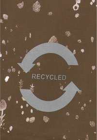 Brauner Stoff mit metallischen roségoldenen Sprenkeln, der ein kreisförmiges "recycelt"-Symbol in Silber zeigt. Der Text präsentiert deutlich "RECYCLING".