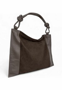 Sac fourre-tout en suede marron foncé avec des panneaux latéraux en cuir lisse et une anse en cuir nouée sur fond blanc.