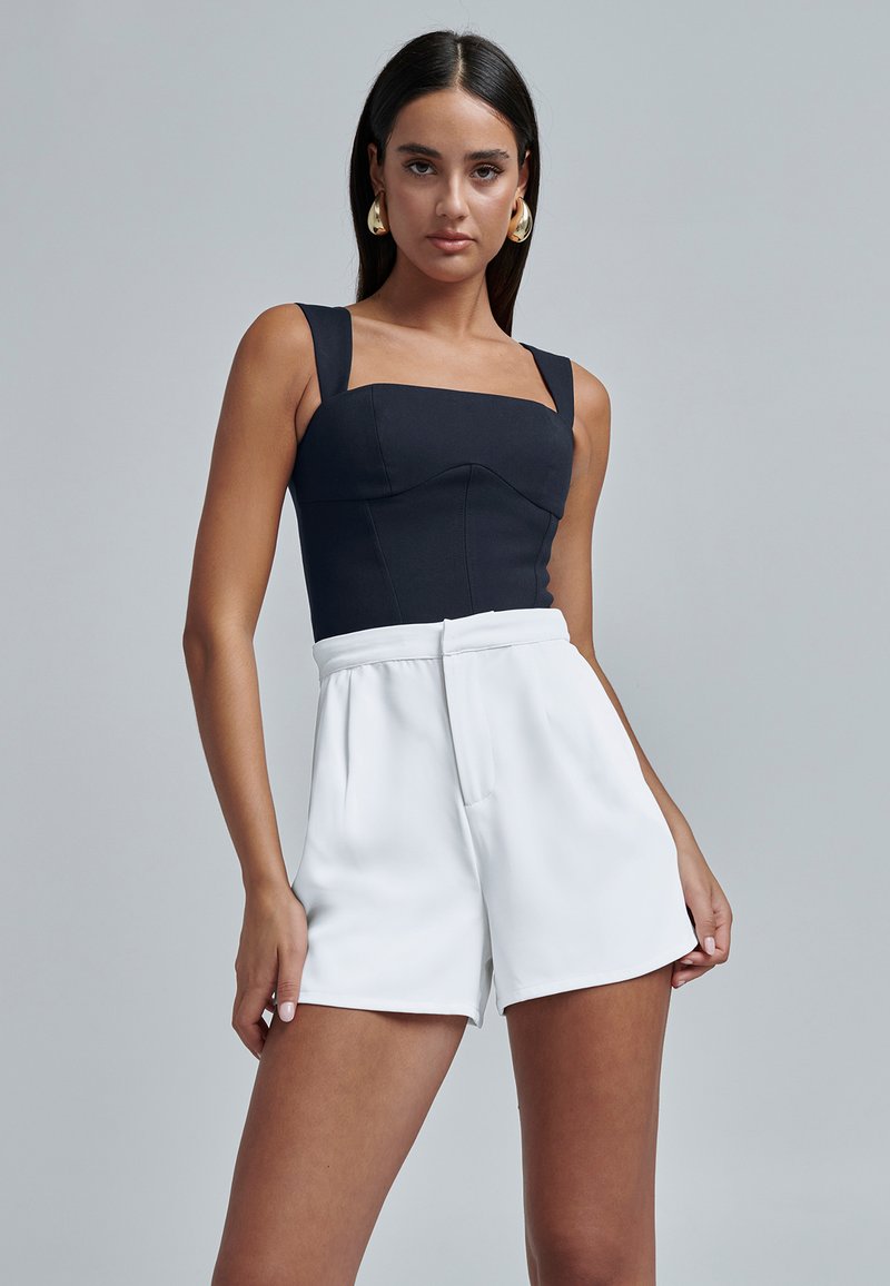 BWLDR ADREW - Shorts - off white