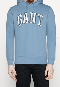 GANT Felpa con cappuccio - light blue