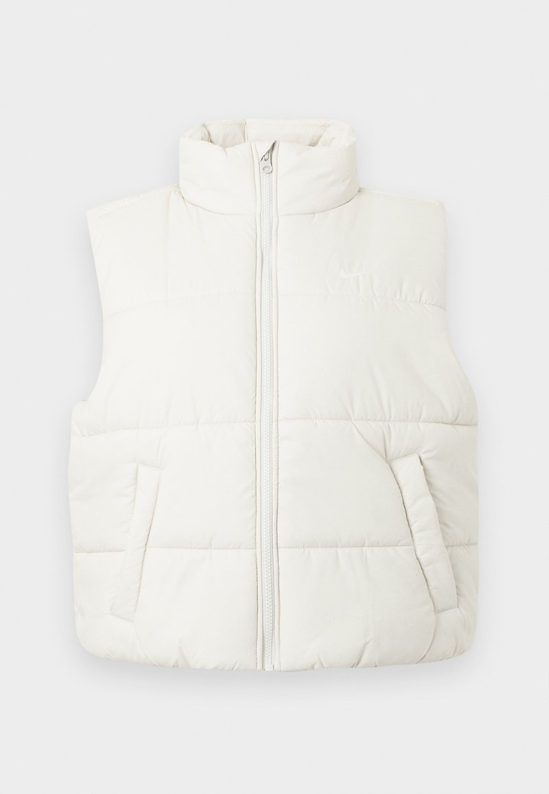 Weiße gesteppte Weste mit hohem Kragen, Frontreißverschluss und zwei Seitentaschen. Gepolsterte Textur mit glattem Finish und dezenter Markenkennzeichnung.