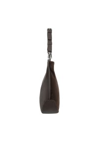 Bruine leren en suède schoudertas met een smalle, platte silhouet; heeft een slanke schouderband met metalen hardware en een gladde textuur.
