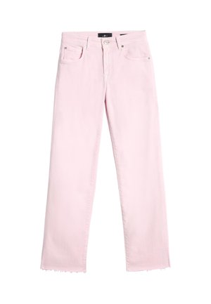 Jean rose pâle à jambes droites avec un design à cinq poches, fermeture à bouton, et ourlets effilochés sur fond blanc.