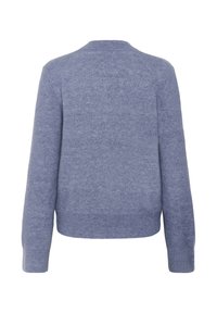 Pull en maille douce à manches longues et col rond, bleu clair, vu de dos avec ourlet et poignets côtelés.