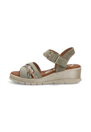 Sandalia cuña de ante beige con tira ajustable con hebilla, tiras delanteras trenzadas multicolor y suela beige texturizada para uso informal.