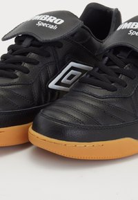Umbro SPECIALI TR LEATHER
UNISEX - Trainers - black/white/royal