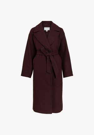 Burgundska kaputa od vune s ovratnikom, dugim rukavima i remenom za vezanje u struku. Ima bočne džepove i ravni kroj.