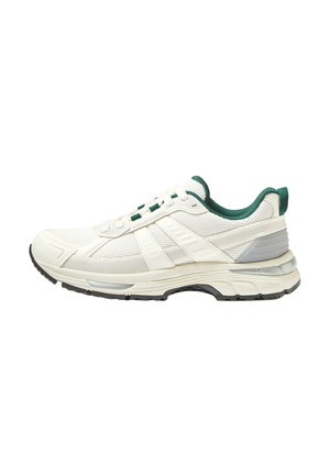 Trainers - white