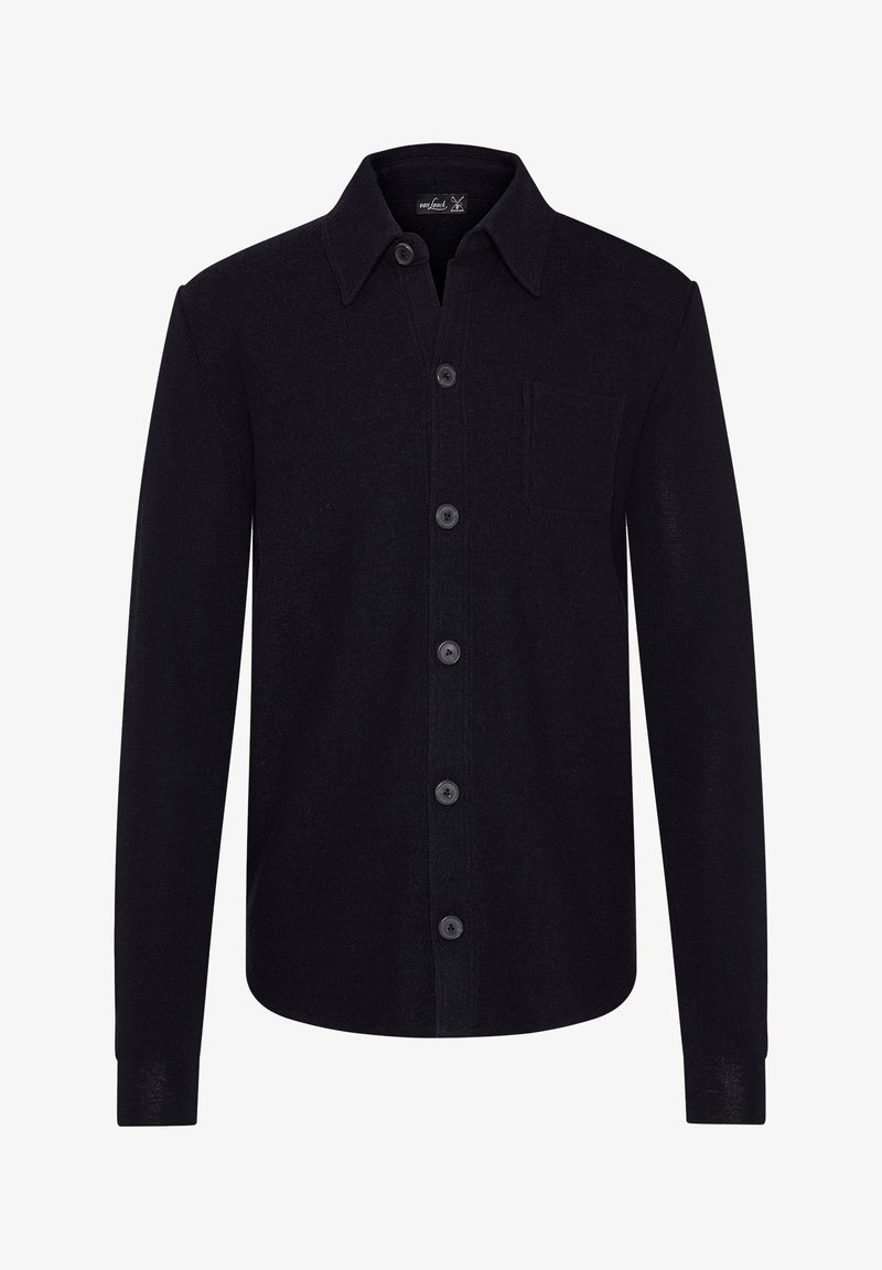 Chemise noire à manches longues avec boutons, col et une seule poche poitrine, présentée sur un fond blanc uni.