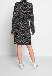 PIECES Tall Vapaa-ajan mekko - black