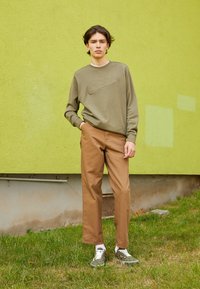 Carhartt WIP - SIMPLE PANT - Hlače - hamilton brown Miniaturna slika 1