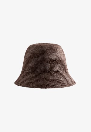 Brązowy, szydełkowany kapelusz typu bucket z szerokim, lekko rozszerzanym rondem i teksturowanym, plecionym wzorem.
