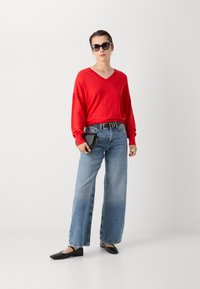 Scotch & Soda V NECK RELAXED - Pulover - flame red