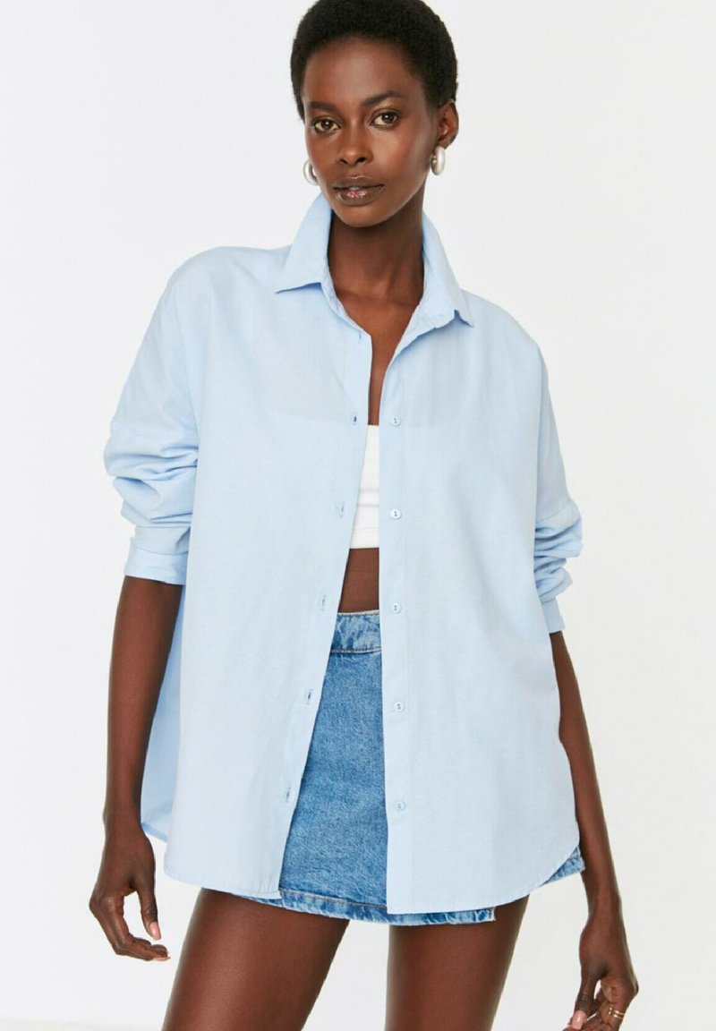 Trendyol GEWOONTJES - Hemdbluse - light blue/dunkelblau - Zalando.at