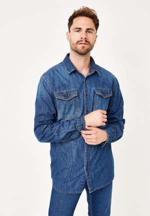 REGULAR FIT MIT BRUSTTASCHEN - Shirt - mid blue used