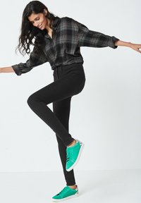 Next - 360 STRETCH - Kitsa lõikega teksad - black denim Väikepilt 1