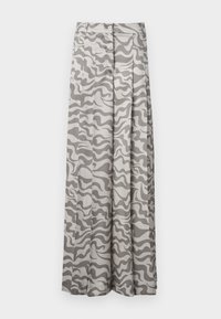 Pantalons à jambes larges en tissu léger arborant un motif camouflage ondulé gris et blanc, avec une fermeture par bouton et un design plissé.