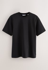 Zwart T-shirt met korte mouwen en ronde hals, hangend tegen een effen lichte achtergrond, met zicht op de voorkant en een eenvoudig ontwerp.