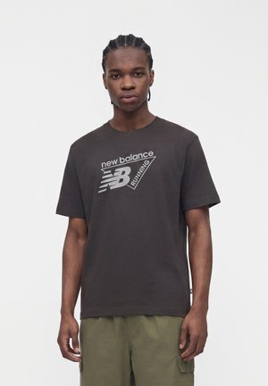 New Balance, UNISEX - T-shirt imprimé - black cement